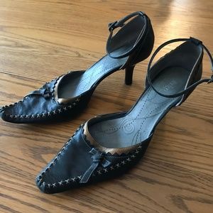 Clarks Indigo GLAM Black Kitten Heels Pumps Leather Pointy Toe Sz. 9.5 M EUC!